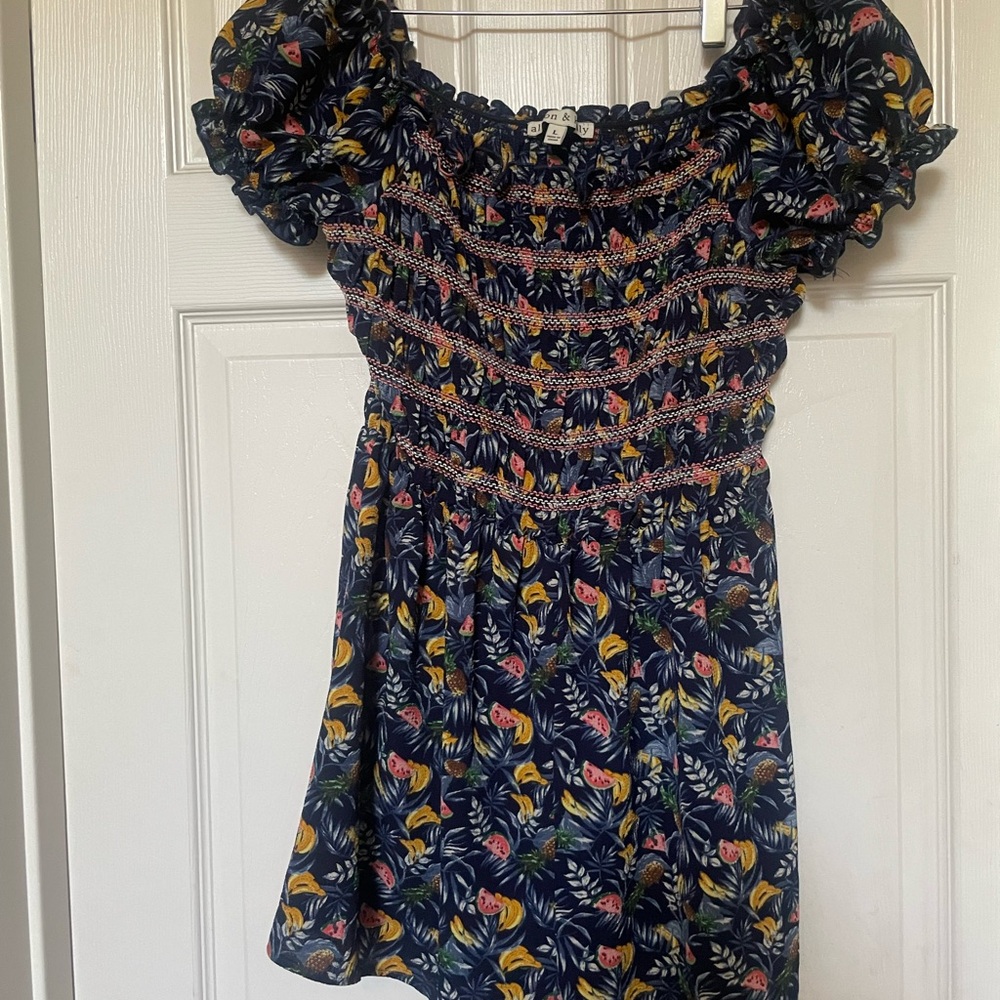 Allison & Kelly size large navy tropical women’s romper